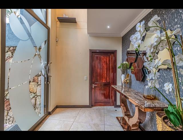 4 BEDROOM CLUSTER FOR SALE IN BASSONIA